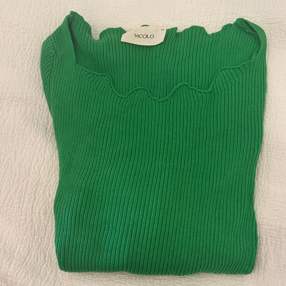 ViColo green long sleeve with blue trip